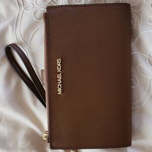 Michael kors smartphone wallet new, brown color